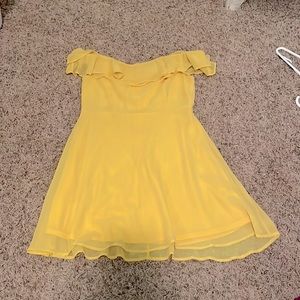 Lulu’s bright yellow off-shoulder strapless homecoming dress